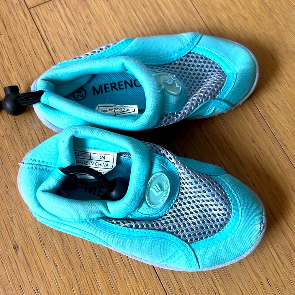 Like new! Teal water shoe.